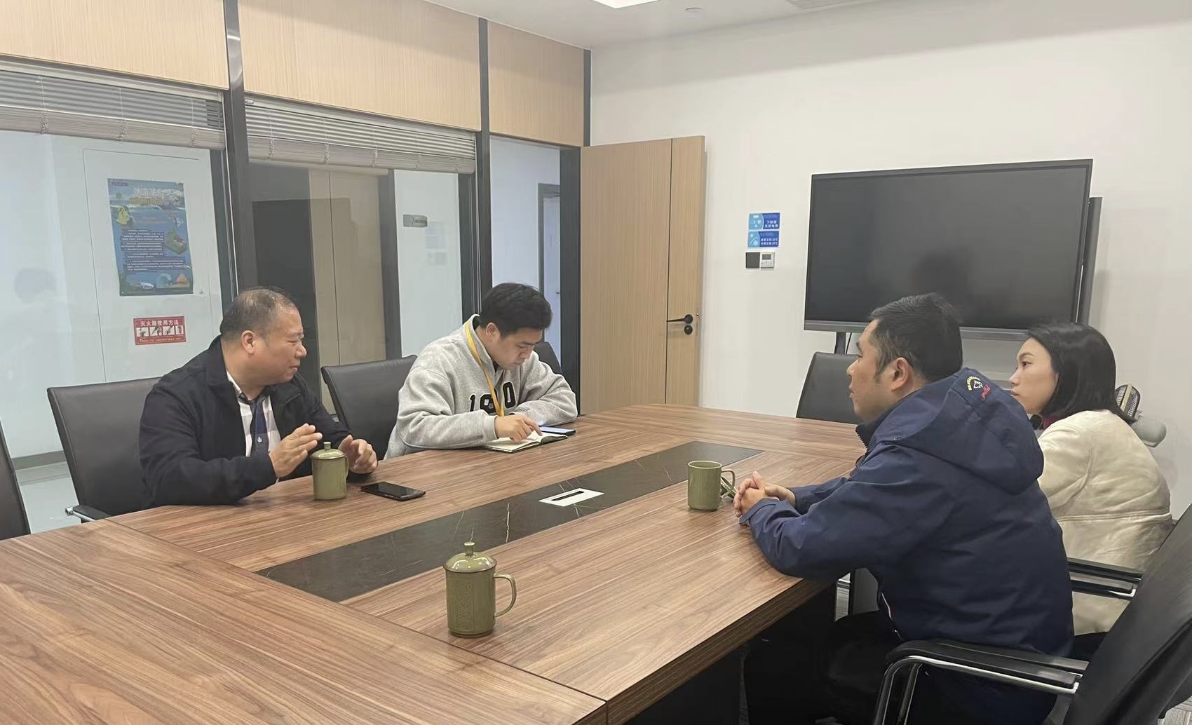 雙嶼街道黨工委委員、紀(jì)工委書記葉鋒一行赴面粉公司考察調(diào)研